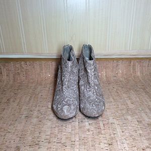 Wild Diva Lounge Tan Lace / Suede Booties Size 8